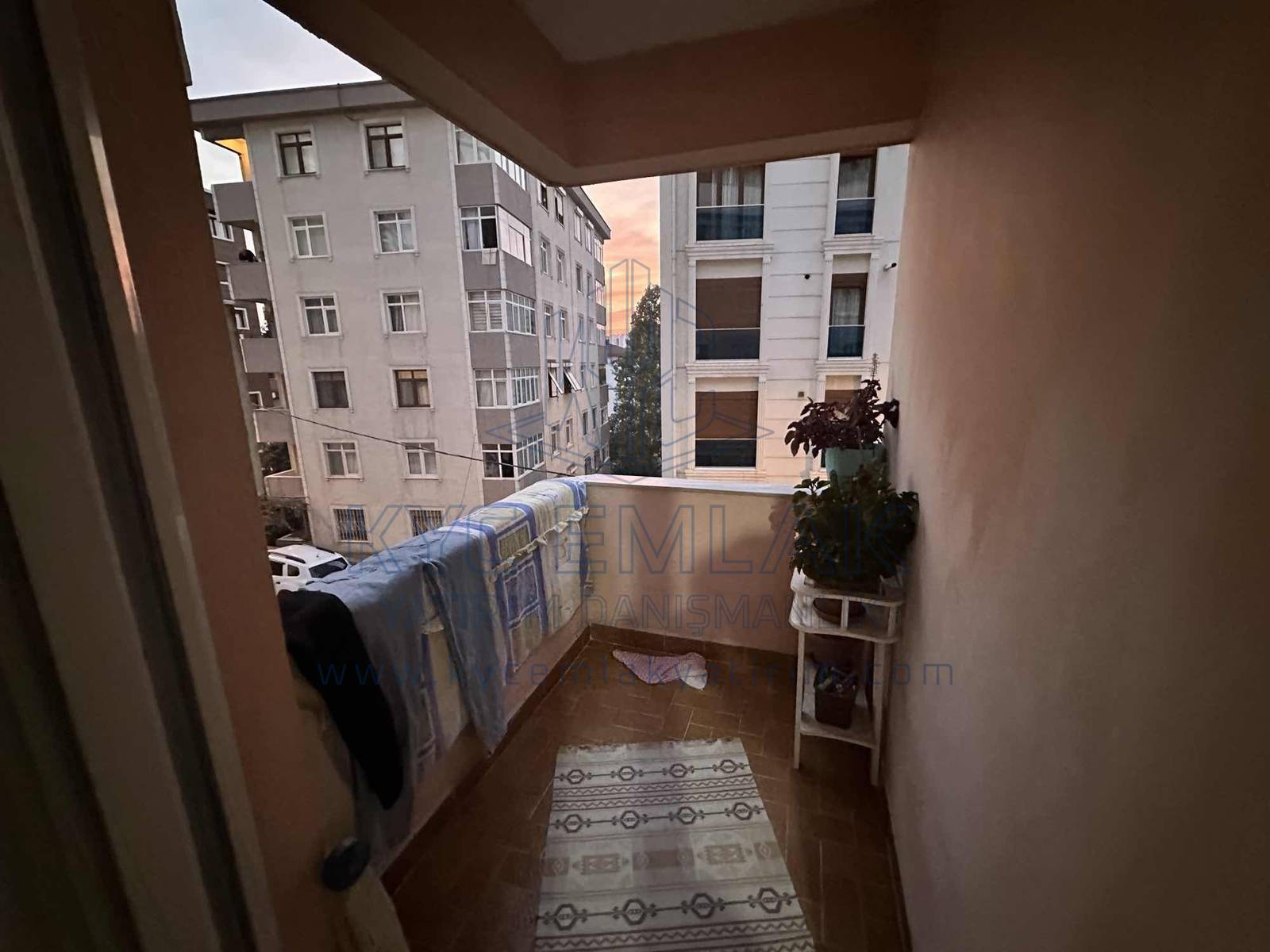 KYC’DEN KURFALIDA SATILIK 3+1 DAİRE