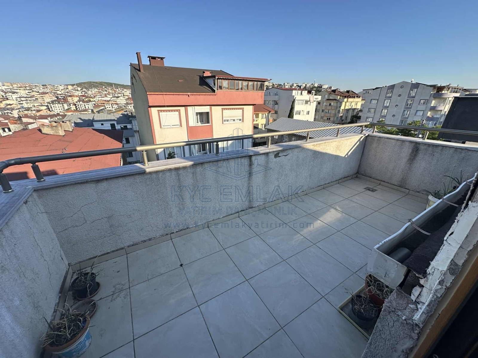KYC’DEN ÇAYIROVA’DA KİRALIK KEYİFLİ 3+1 DUBLEKS 3 BALKON