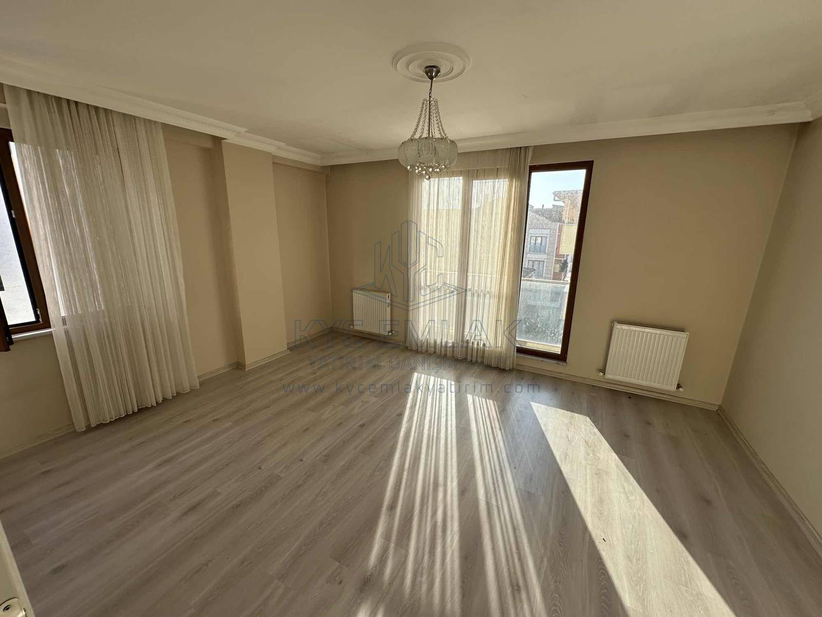KYC’DEN ÇAYIROVA’DA KİRALIK KEYİFLİ 3+1 DUBLEKS 3 BALKON
