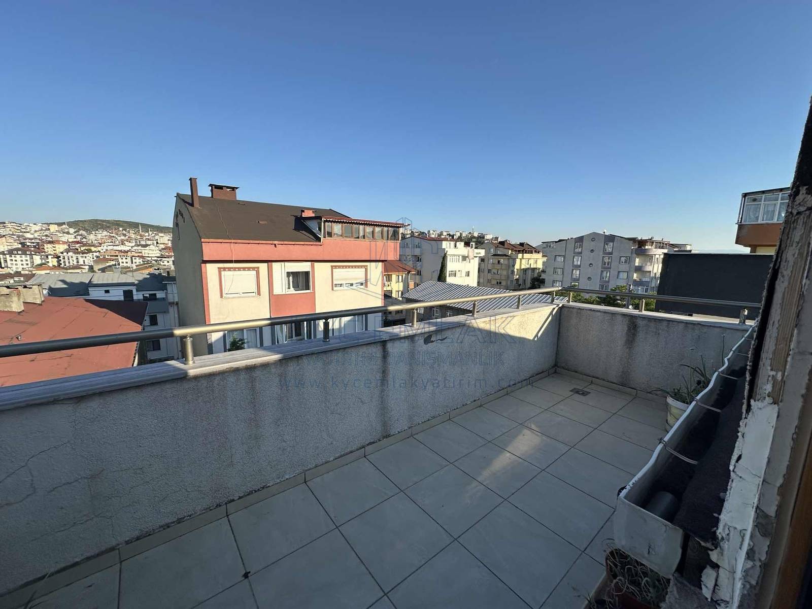 KYC’DEN ÇAYIROVA’DA KİRALIK KEYİFLİ 3+1 DUBLEKS 3 BALKON