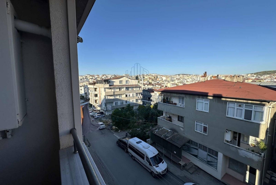 KYC’DEN ÇAYIROVA’DA KİRALIK KEYİFLİ 3+1 DUBLEKS 3 BALKON