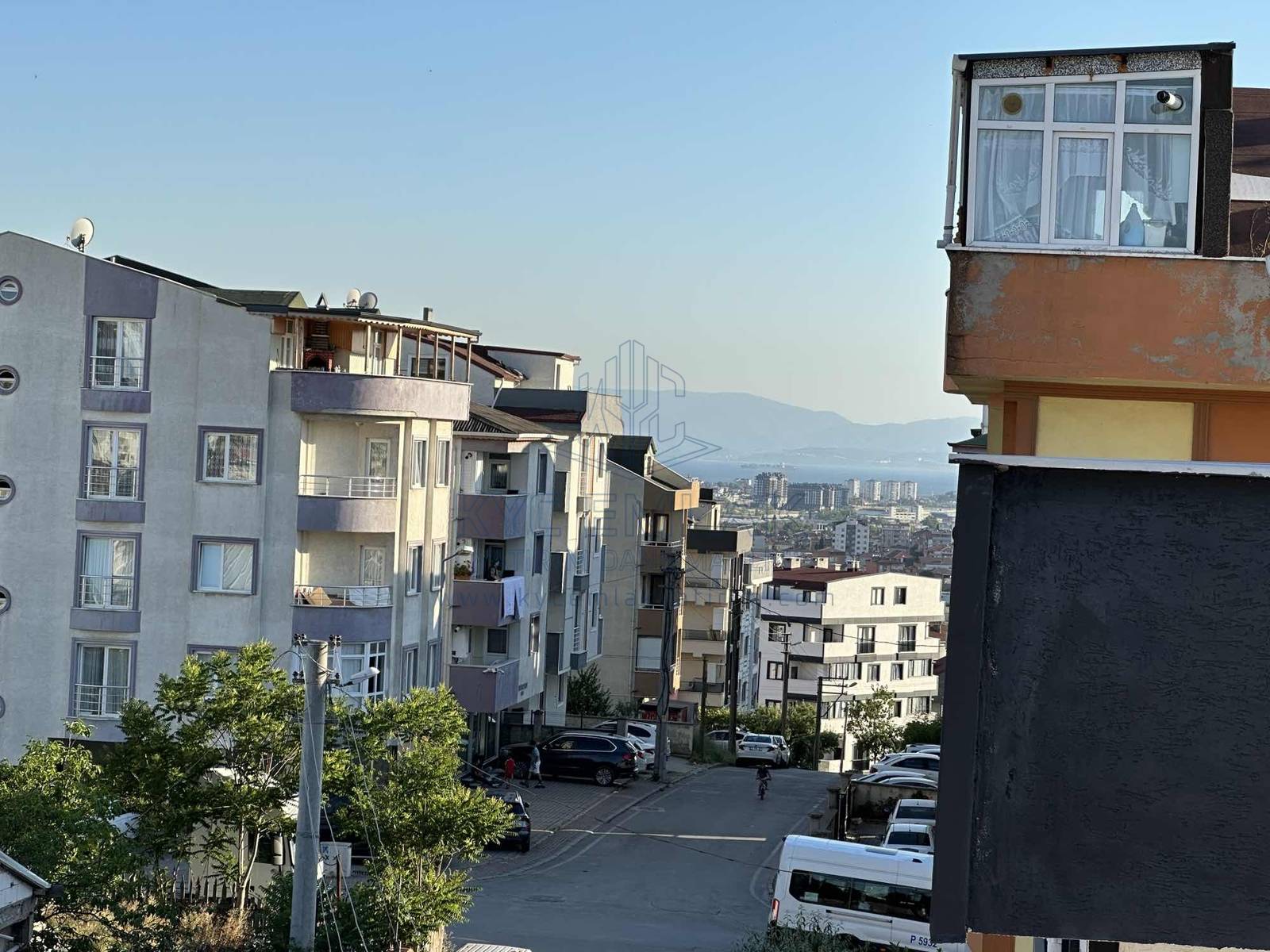 KYC’DEN ÇAYIROVA’DA KİRALIK KEYİFLİ 3+1 DUBLEKS 3 BALKON