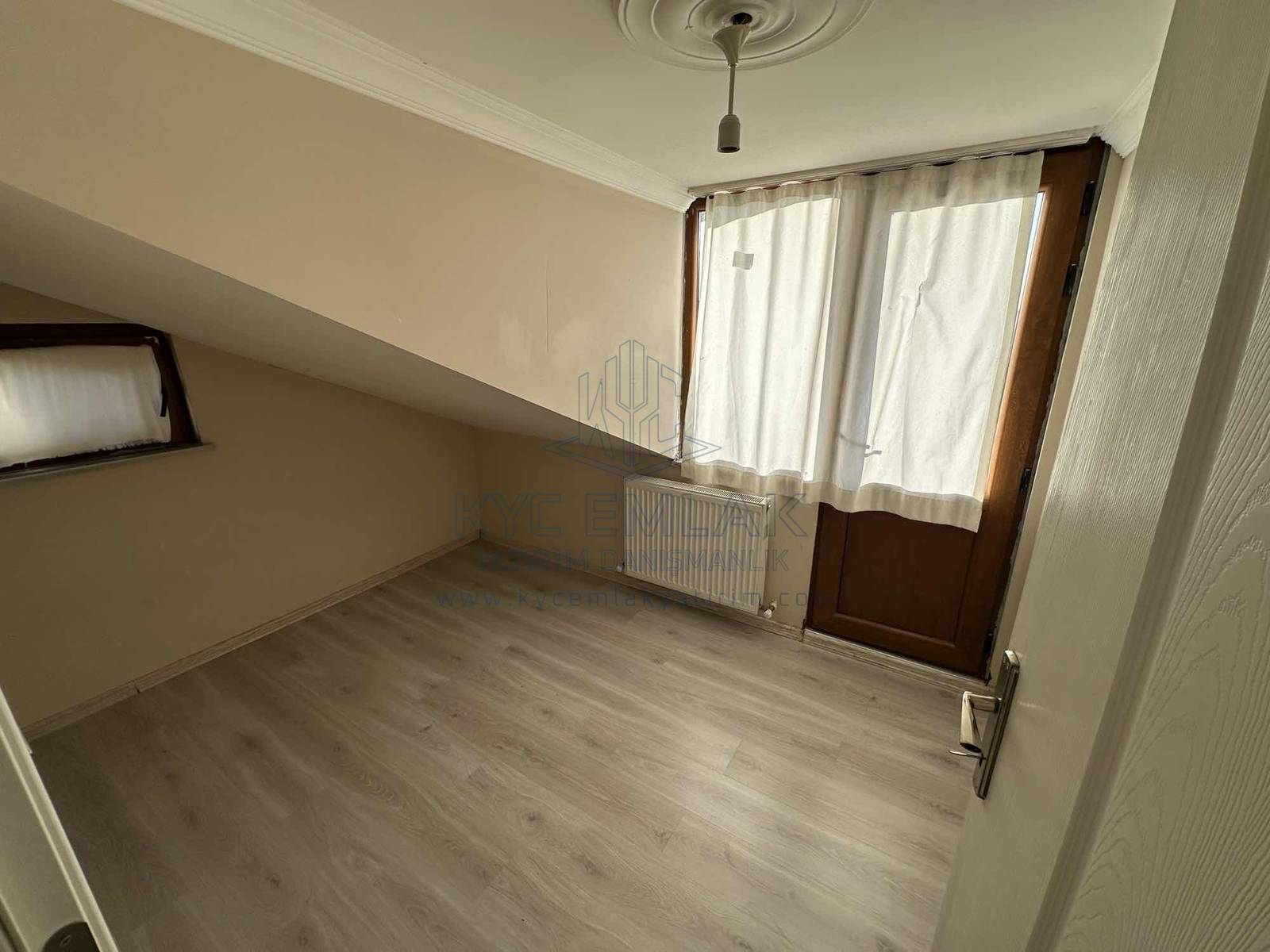 KYC’DEN ÇAYIROVA’DA KİRALIK KEYİFLİ 3+1 DUBLEKS 3 BALKON