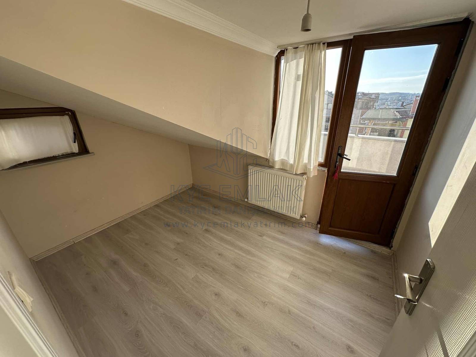 KYC’DEN ÇAYIROVA’DA KİRALIK KEYİFLİ 3+1 DUBLEKS 3 BALKON
