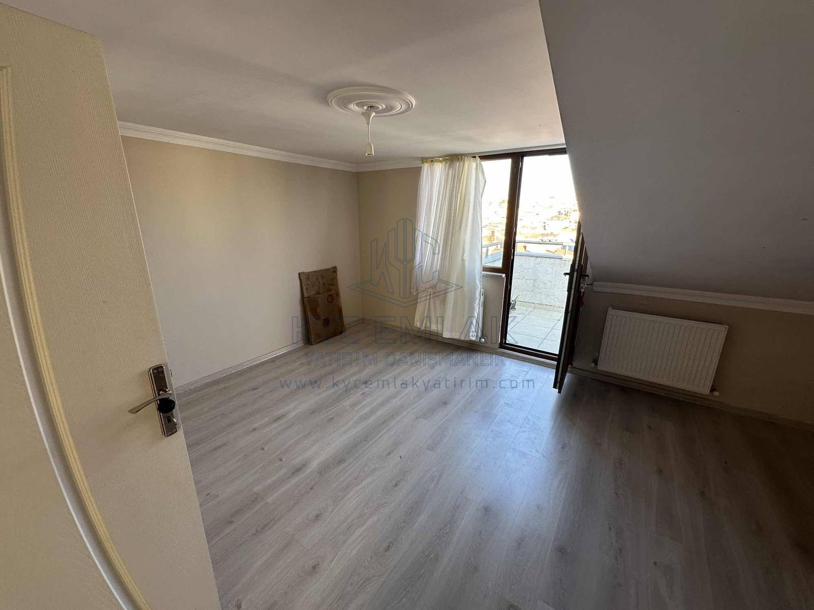 KYC’DEN ÇAYIROVA’DA KİRALIK KEYİFLİ 3+1 DUBLEKS 3 BALKON