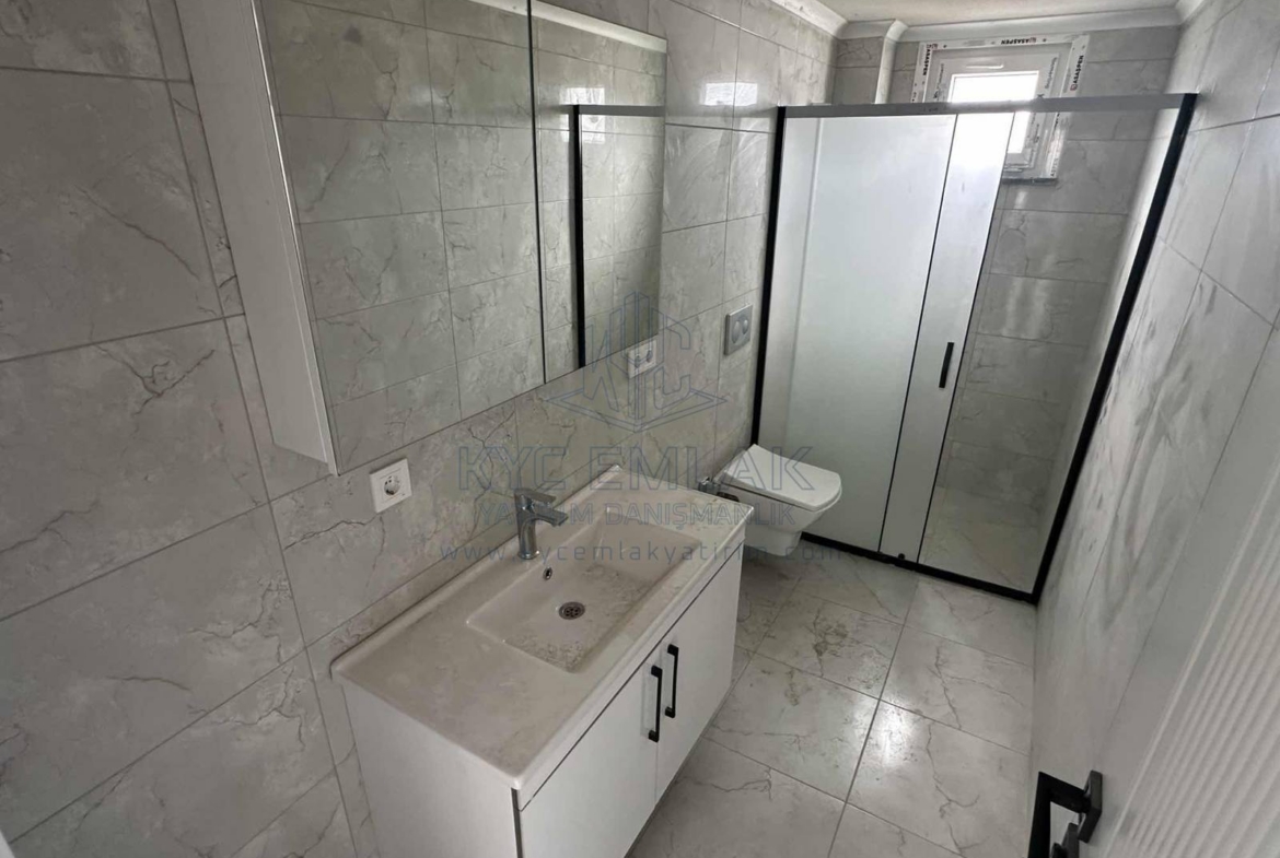KYC’DEN KİRALIK FERAH 2 BALKONLU OTOPARKLI 3+1 KİRALIK DAİRE