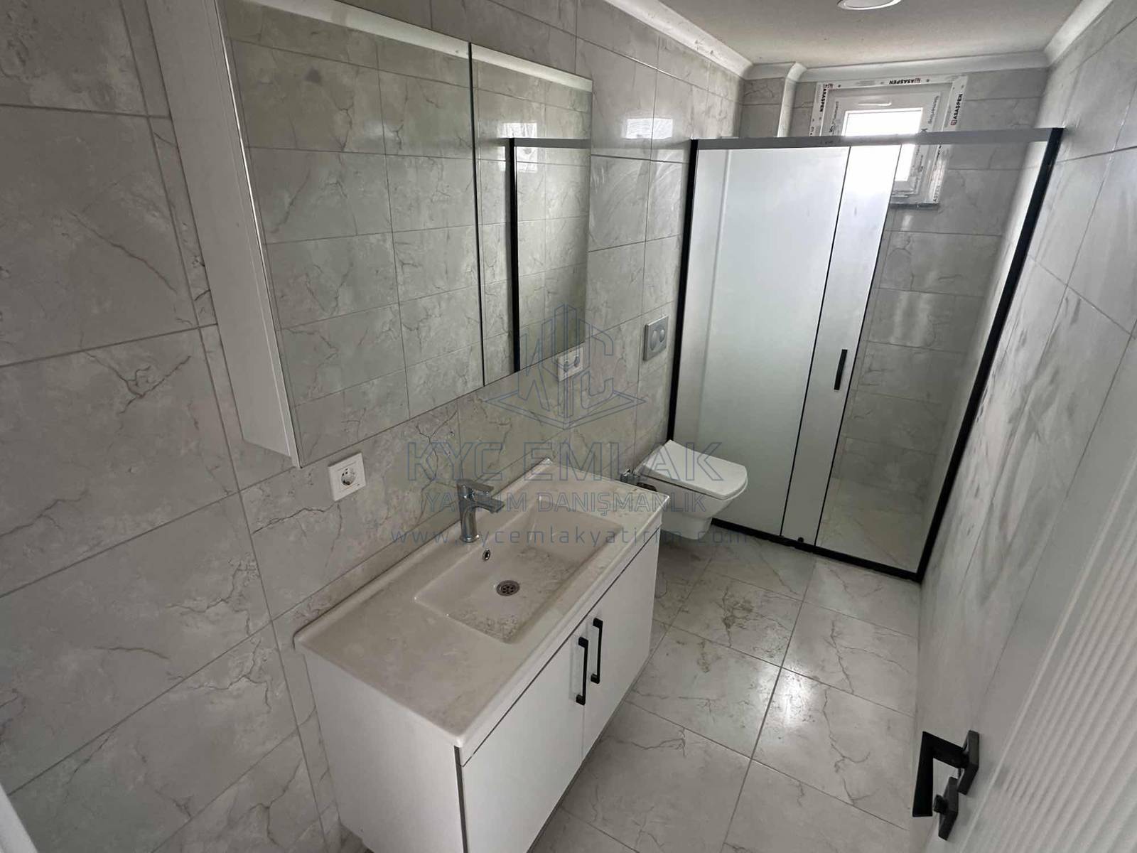 KYC’DEN KİRALIK FERAH 2 BALKONLU OTOPARKLI 3+1 KİRALIK DAİRE