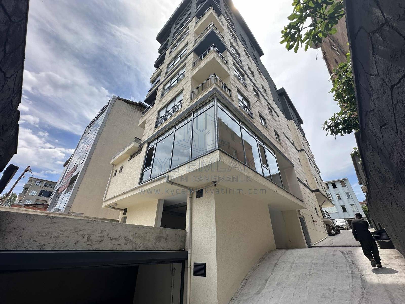 KYC’DEN KİRALIK FERAH 2 BALKONLU OTOPARKLI 3+1 KİRALIK DAİRE