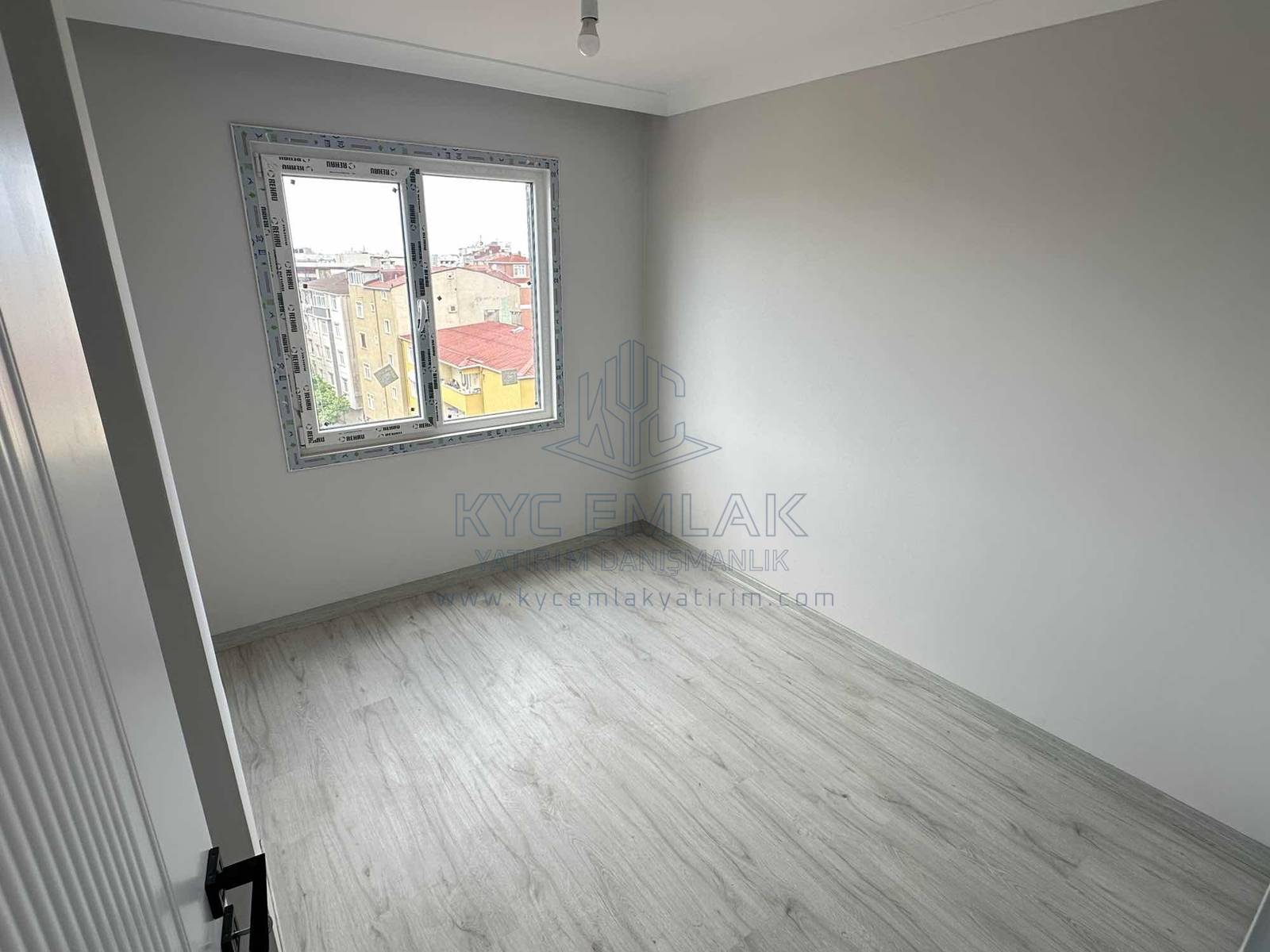KYC’DEN KİRALIK FERAH 2 BALKONLU OTOPARKLI 3+1 KİRALIK DAİRE
