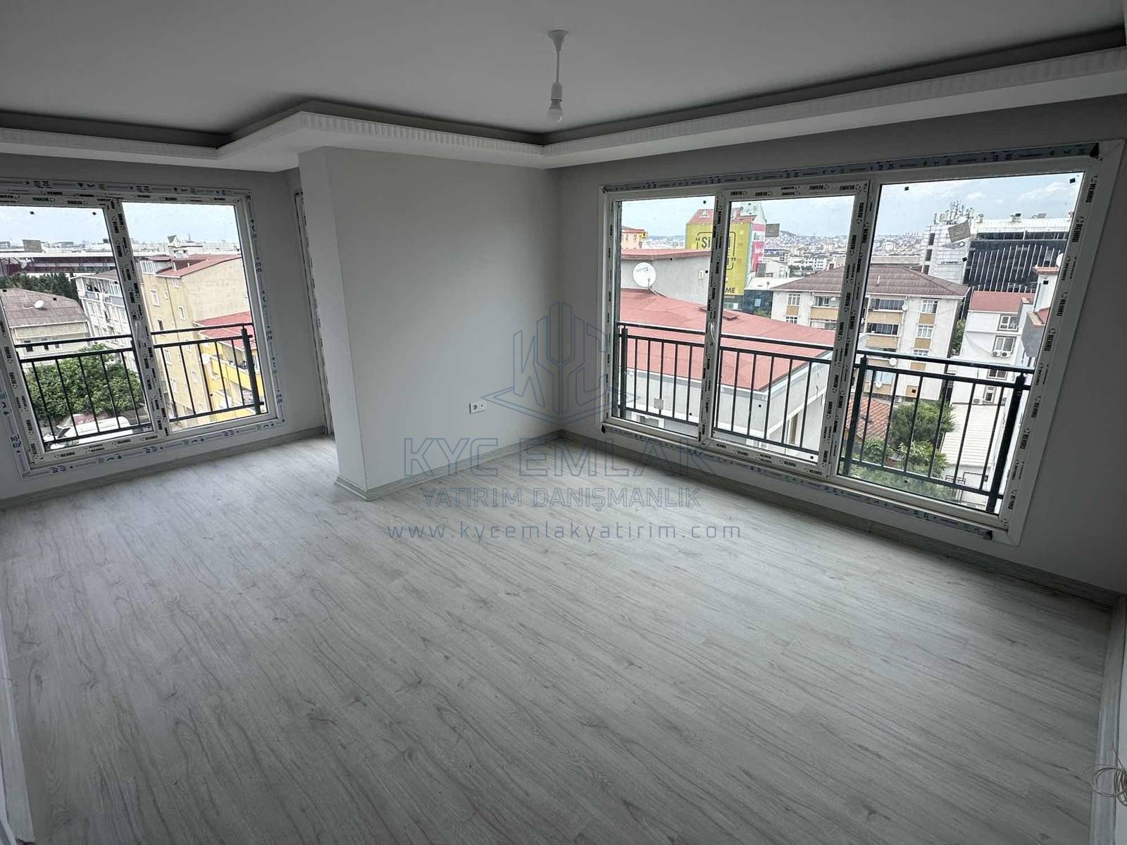 KYC’DEN KİRALIK FERAH 2 BALKONLU OTOPARKLI 3+1 KİRALIK DAİRE