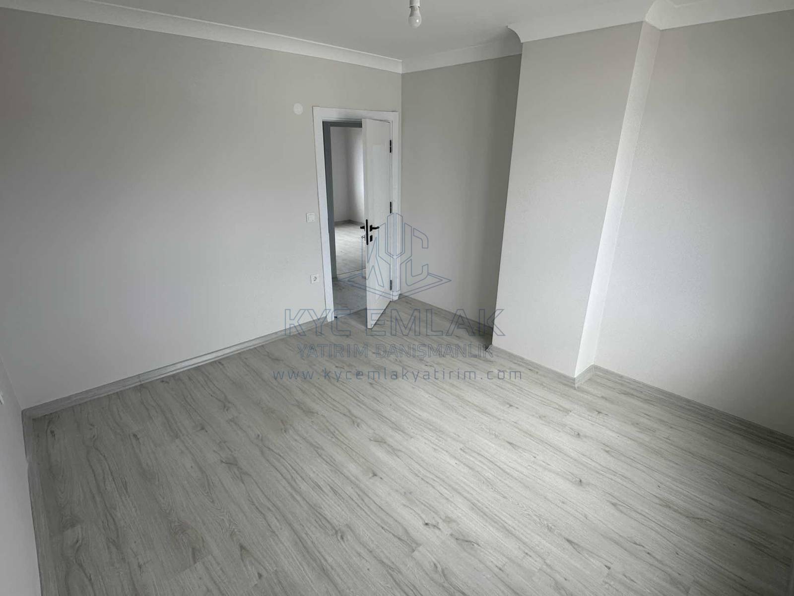 KYC’DEN KİRALIK FERAH 2 BALKONLU OTOPARKLI 3+1 KİRALIK DAİRE