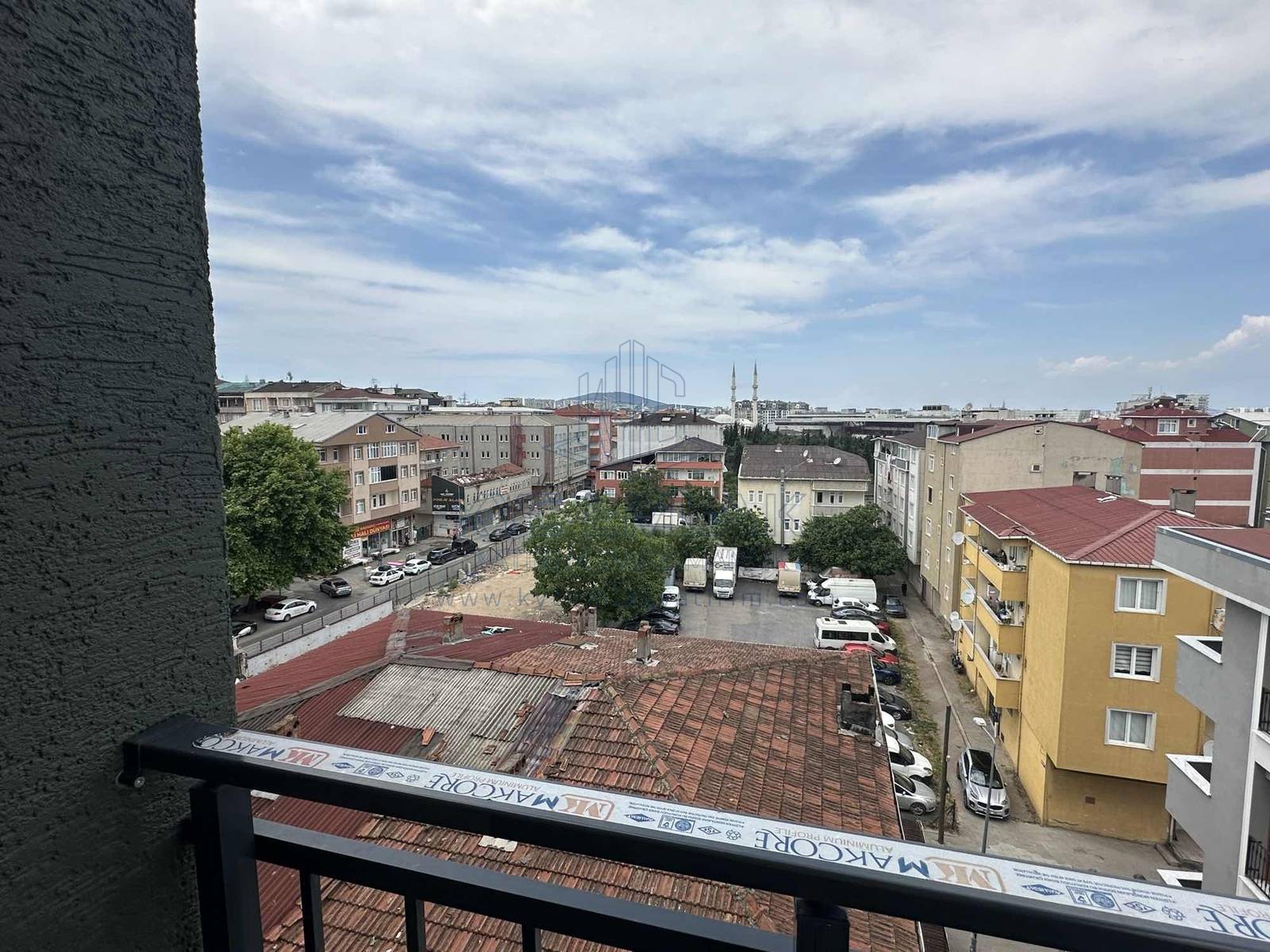 KYC’DEN KİRALIK FERAH 2 BALKONLU OTOPARKLI 3+1 KİRALIK DAİRE