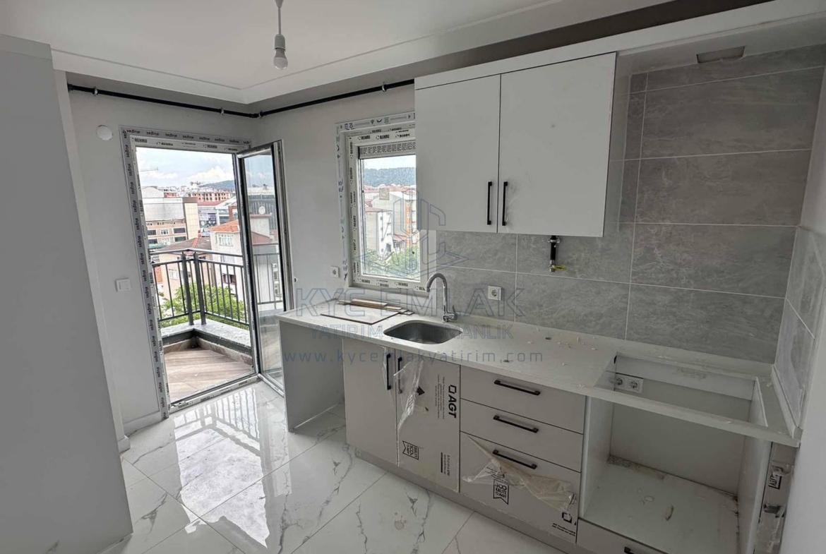 KYC’DEN KİRALIK FERAH 2 BALKONLU OTOPARKLI 3+1 KİRALIK DAİRE