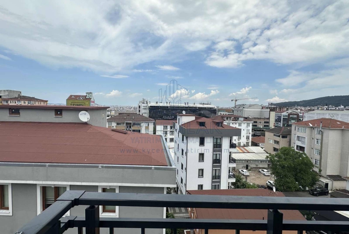 İstanbul Sultanbeyli'de yer alan bu daire, açık ve kapalı otoparkı ile konforlu bir yaşam sunuyor.