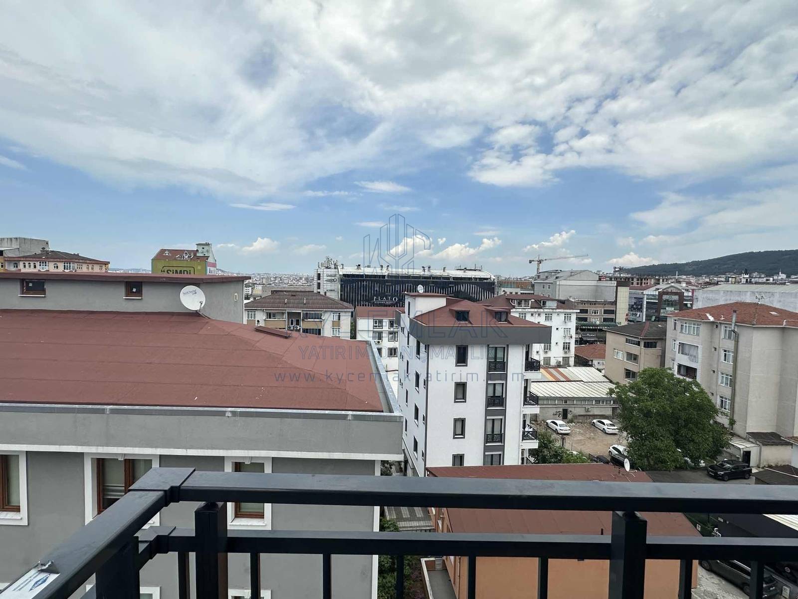 İstanbul Sultanbeyli'de yer alan bu daire, açık ve kapalı otoparkı ile konforlu bir yaşam sunuyor.