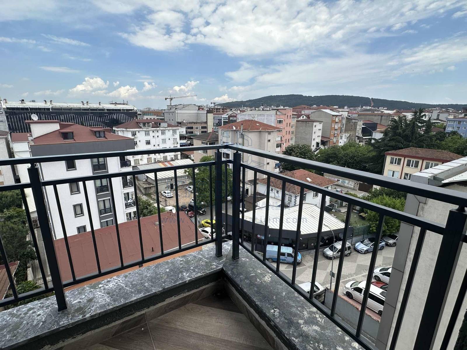 KYC’DEN KİRALIK FERAH 2 BALKONLU OTOPARKLI 3+1 KİRALIK DAİRE