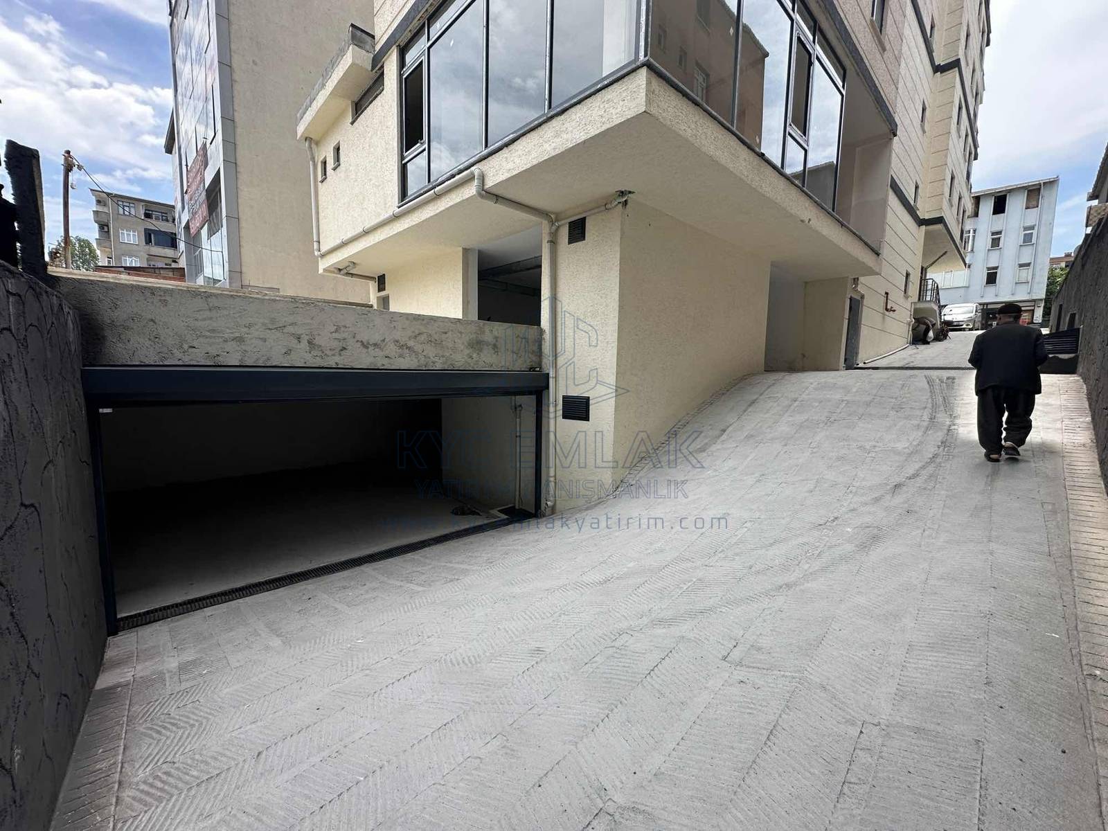 KYC’DEN KİRALIK FERAH 2 BALKONLU OTOPARKLI 3+1 KİRALIK DAİRE