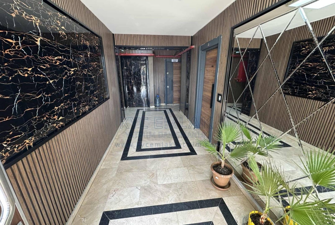 Sina Park Kartal'da satılık daire, açık ve kapalı otopark imkanı ile aileler için ideal bir seçenek.