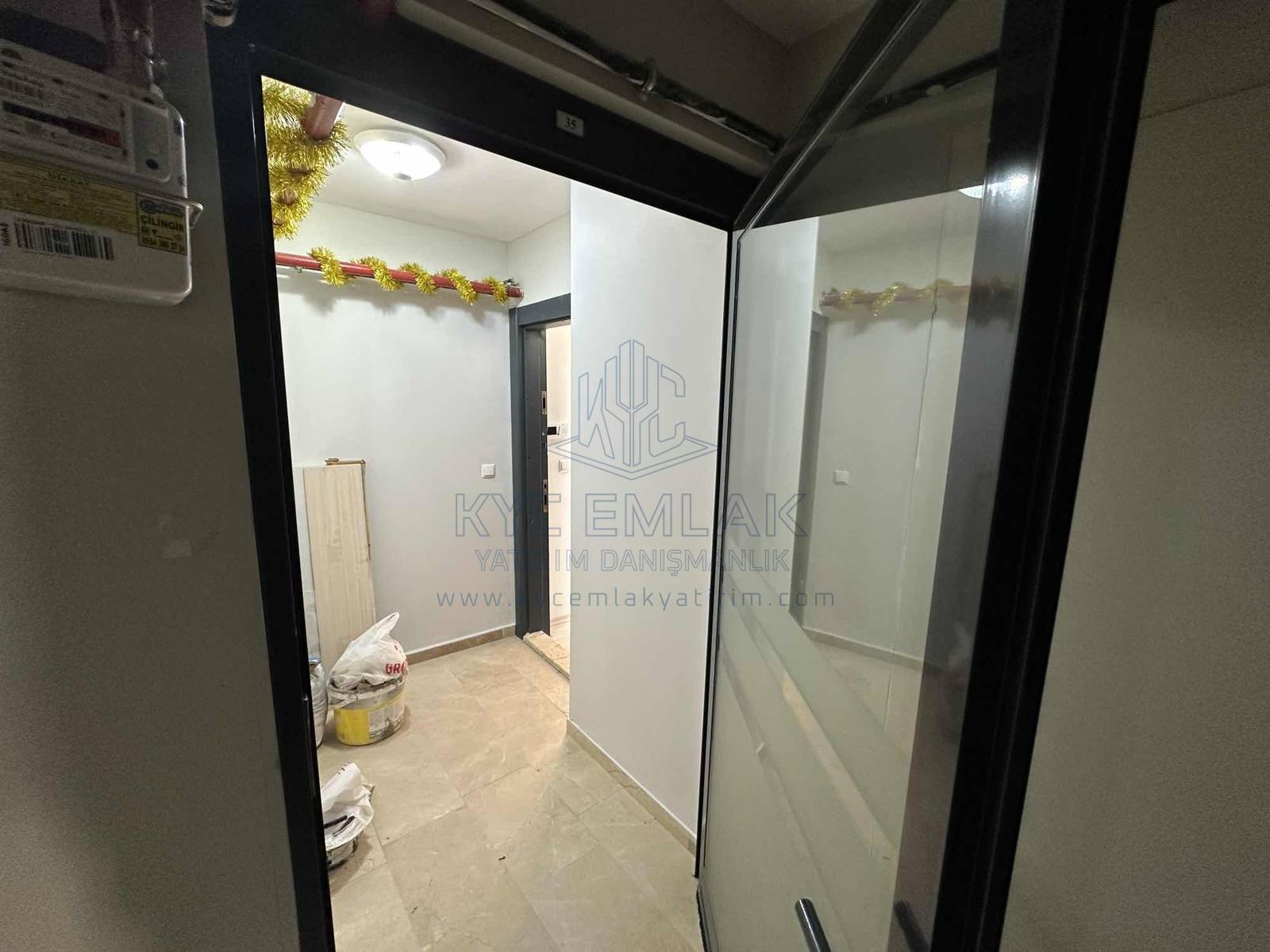 KYC’DEN SATILIK ÖZEL YAPIM 2+1 FERAH AYDINLIK ÖNÜ AÇIK SİTE İÇİ