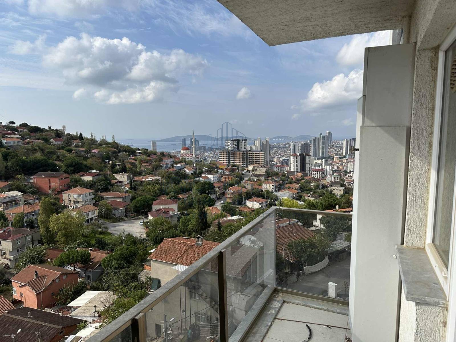 KYC’DEN SATILIK ÖZEL YAPIM 2+1 FERAH AYDINLIK ÖNÜ AÇIK SİTE İÇİ