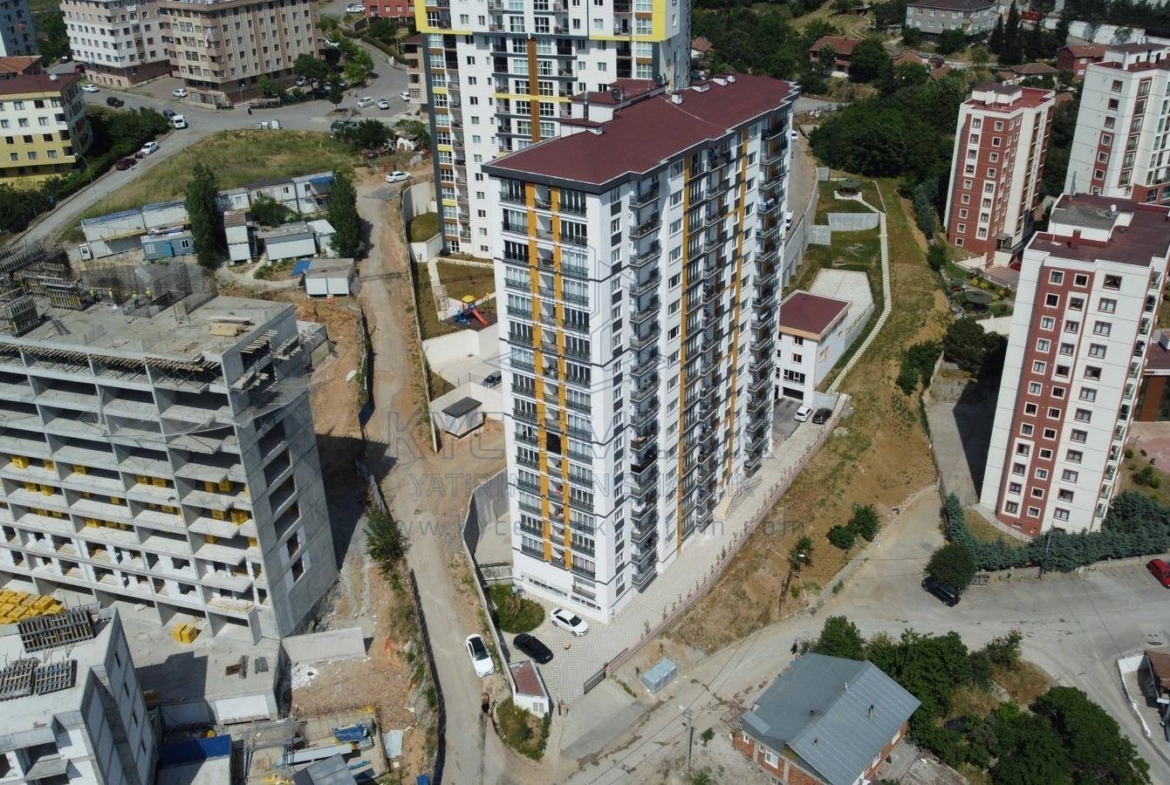 KYC’DEN SATILIK ÖZEL YAPIM 2+1 FERAH AYDINLIK ÖNÜ AÇIK SİTE İÇİ