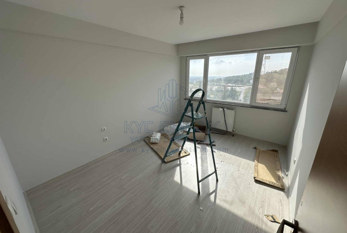 KYC’DEN SATILIK ÖZEL YAPIM 2+1 FERAH AYDINLIK ÖNÜ AÇIK SİTE İÇİ