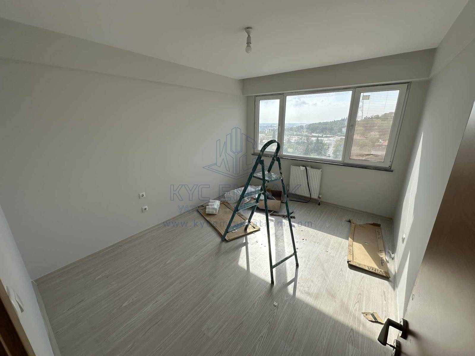 KYC’DEN SATILIK ÖZEL YAPIM 2+1 FERAH AYDINLIK ÖNÜ AÇIK SİTE İÇİ