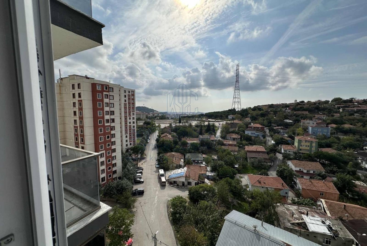 KYC’DEN SATILIK ÖZEL YAPIM 2+1 FERAH AYDINLIK ÖNÜ AÇIK SİTE İÇİ