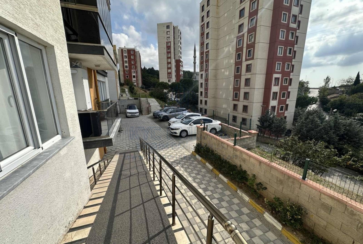 KYC’DEN SATILIK ÖZEL YAPIM 2+1 FERAH AYDINLIK ÖNÜ AÇIK SİTE İÇİ