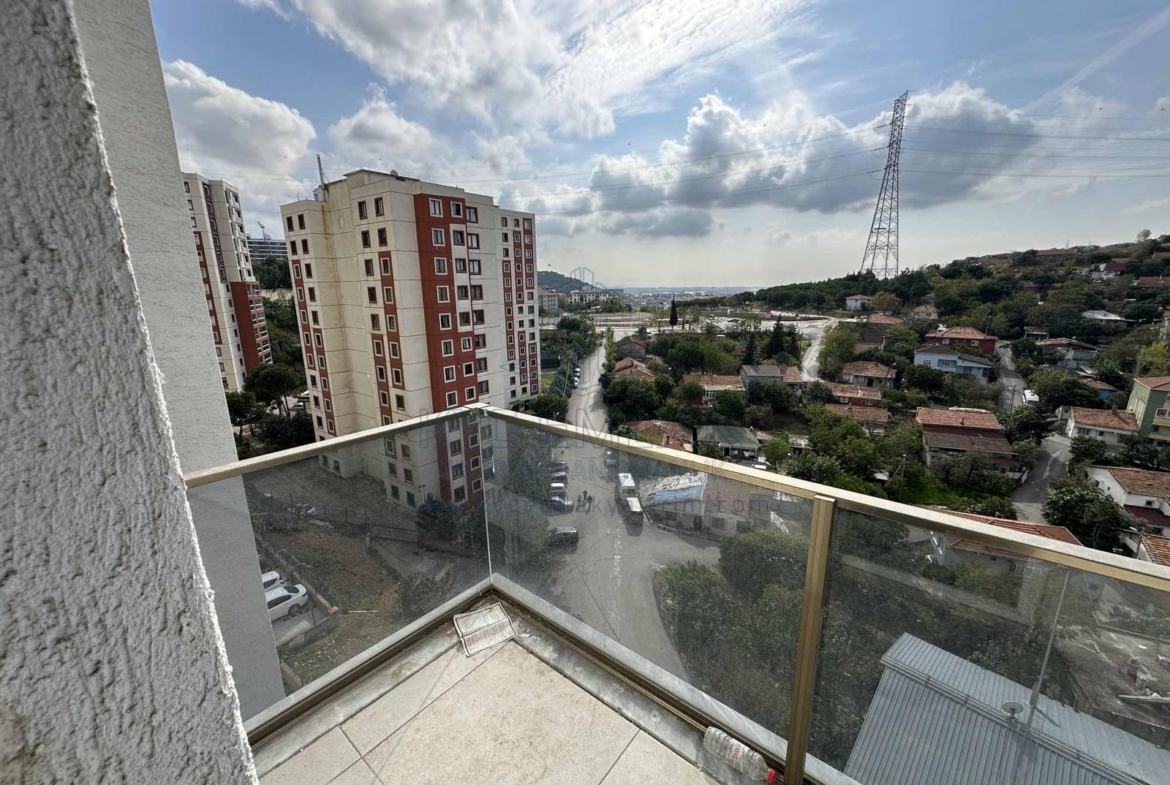 KYC’DEN SATILIK ÖZEL YAPIM 2+1 FERAH AYDINLIK ÖNÜ AÇIK SİTE İÇİ