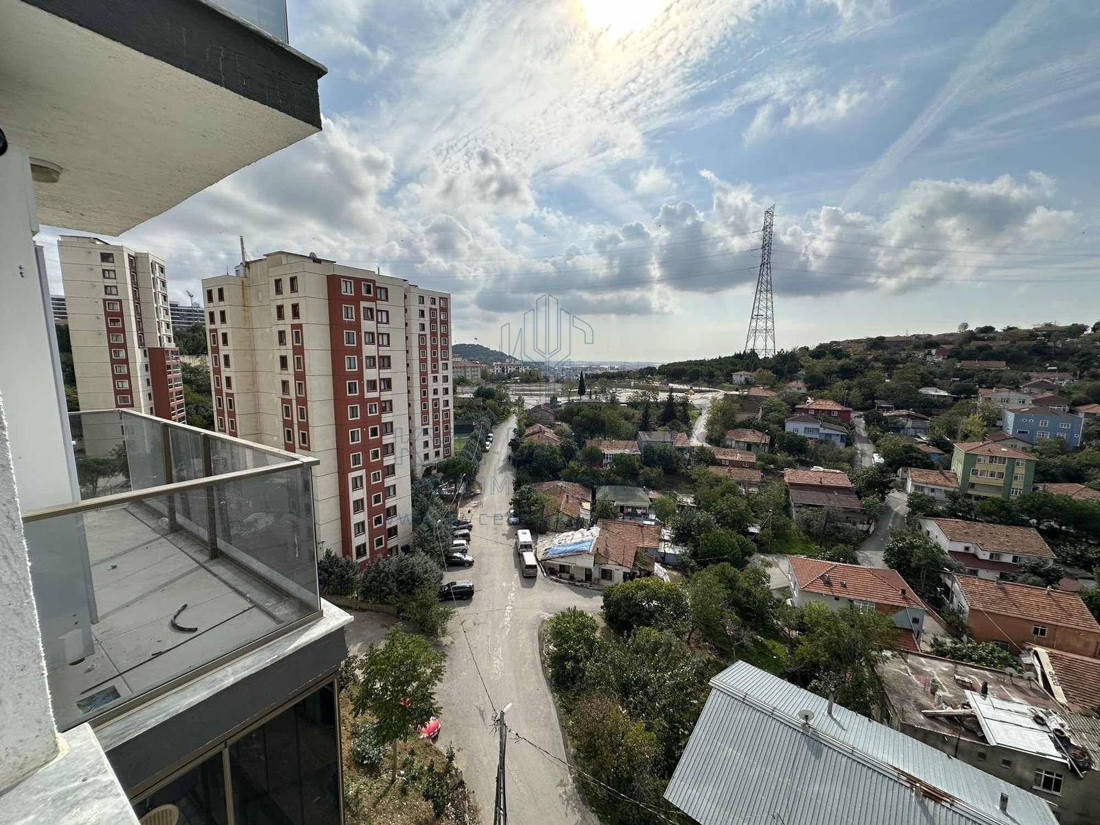 KYC’DEN SATILIK ÖZEL YAPIM 2+1 FERAH AYDINLIK ÖNÜ AÇIK SİTE İÇİ