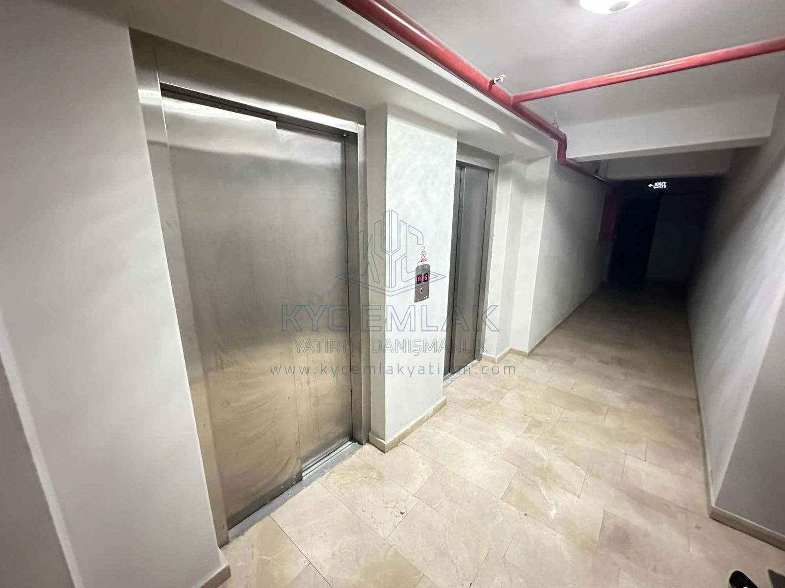 Modern tasarıma sahip 2+1 daire, 5. katta yer alıyor, merkezi ısıtma sistemi ile konfor sağlıyor.