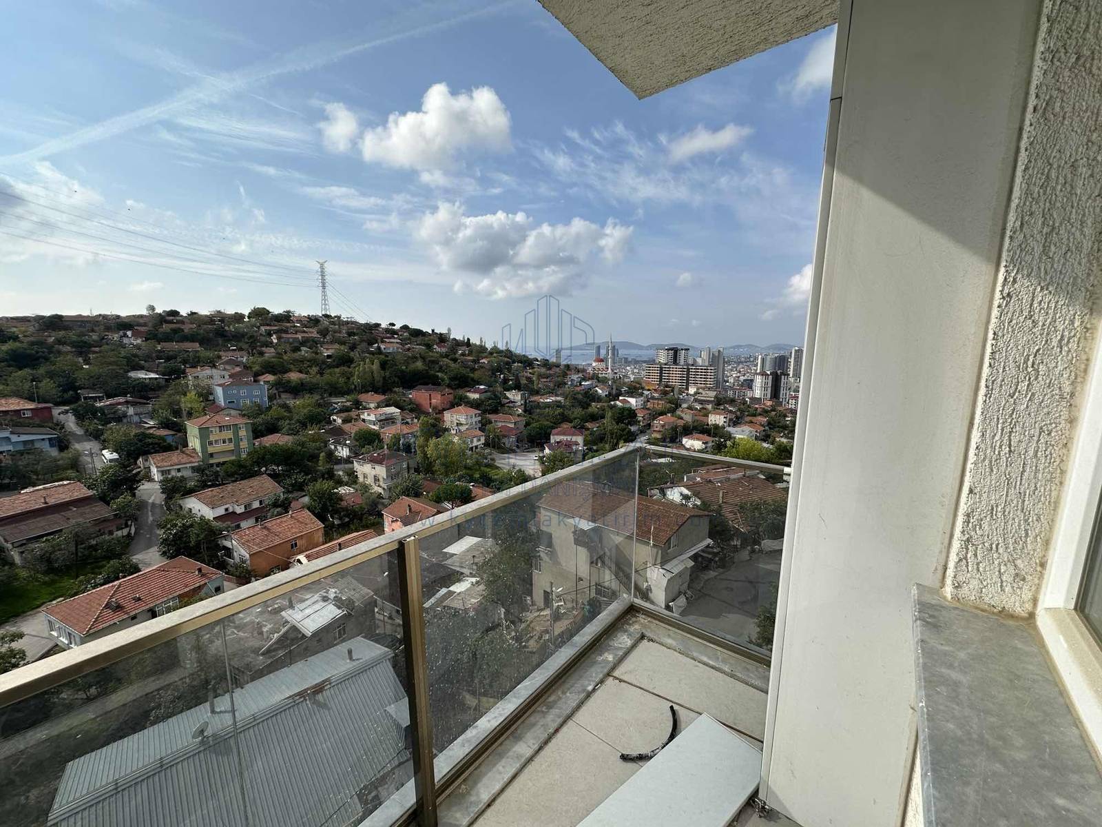 KYC’DEN SATILIK ÖZEL YAPIM 2+1 FERAH AYDINLIK ÖNÜ AÇIK SİTE İÇİ