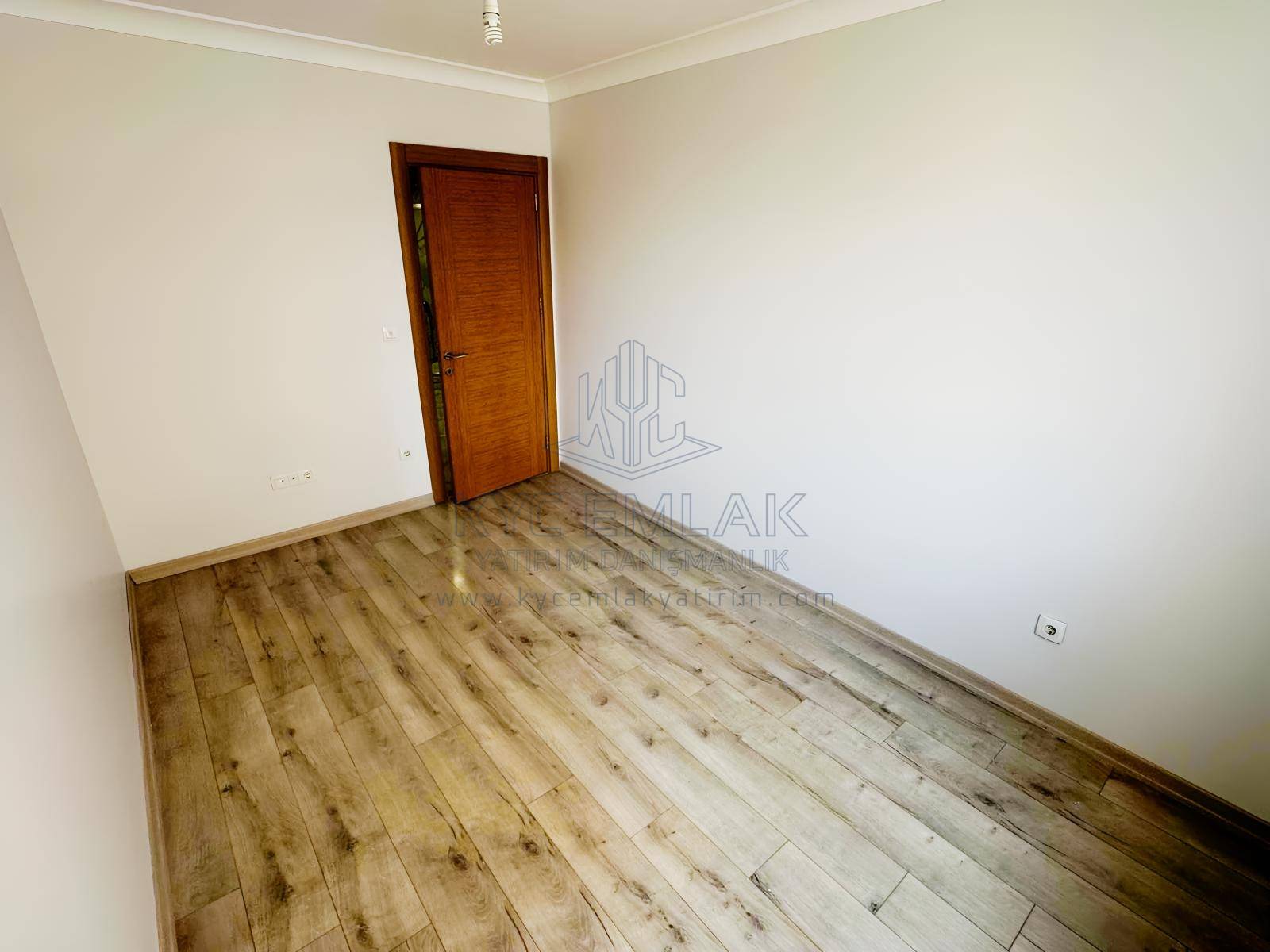KYC’DEN PENDİK ÇINARDEREDE YÜKSEK KONUMDA ÖNÜ AÇIK GENİŞ 3+1