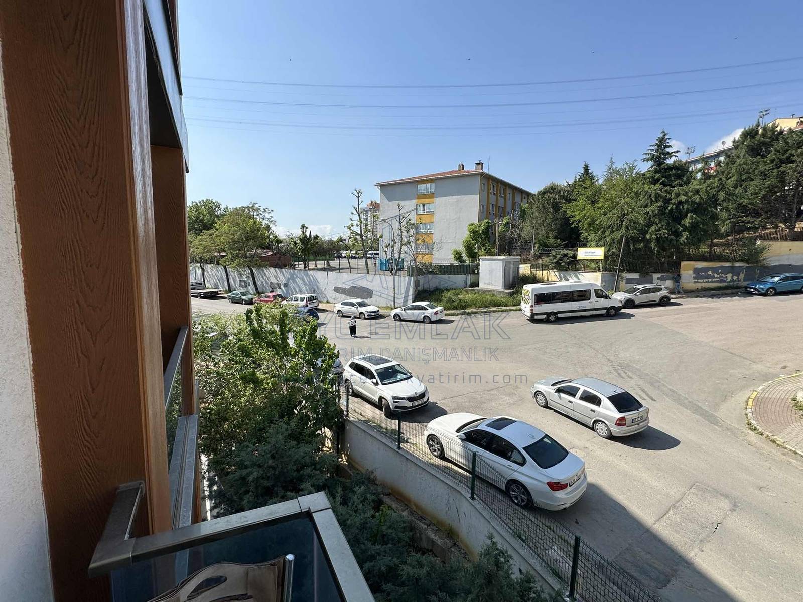 KYC’DEN PENDİK ÇINARDEREDE YÜKSEK KONUMDA ÖNÜ AÇIK GENİŞ 3+1