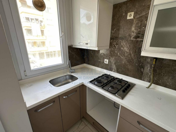 Pendik Çınardere'de ferah 3+1 kiralık daire, yüksek konumda ve önü açık manzarasıyla dikkat çekiyor.