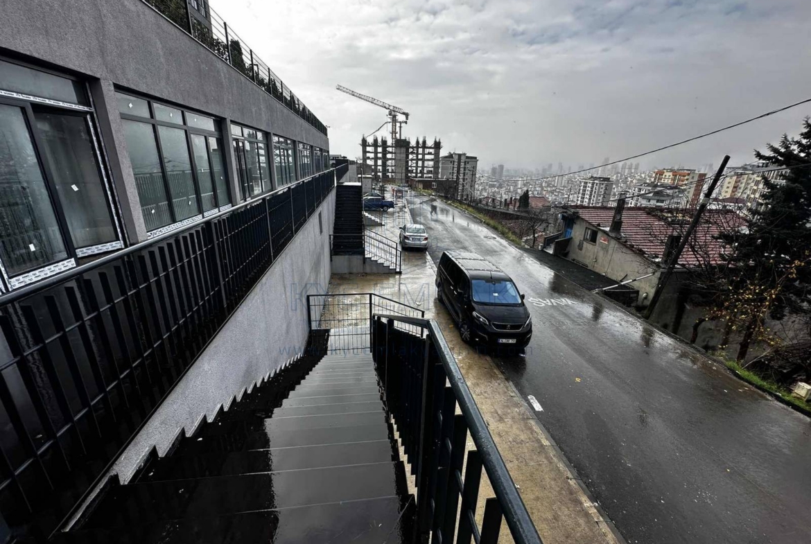 KYC’DEN KARTAL HÜRRİYET MAH.’DE SİTE ALTI GENİŞ KİRALIK DÜKKAN