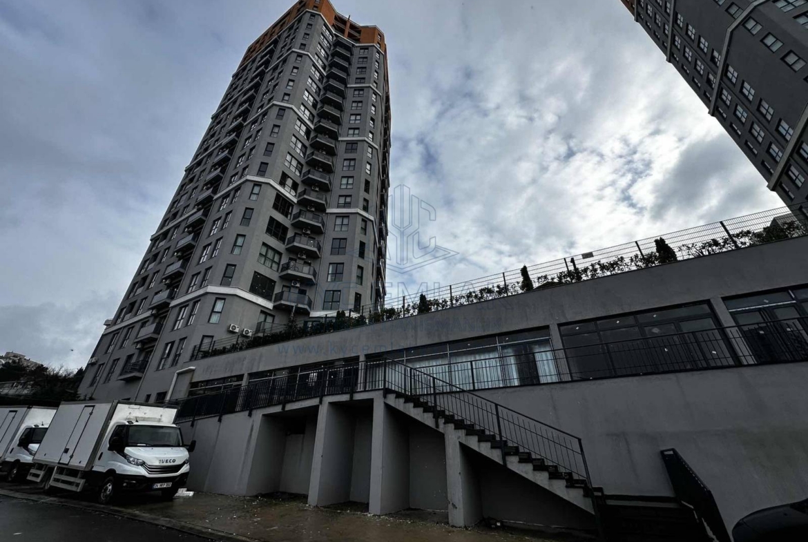 KYC’DEN KARTAL HÜRRİYET MAH.’DE SİTE ALTI GENİŞ KİRALIK DÜKKAN