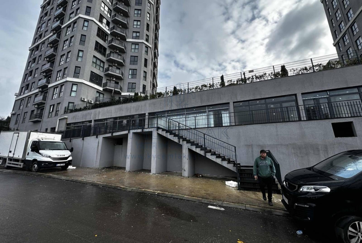 KYC’DEN KARTAL HÜRRİYET MAH.’DE SİTE ALTI GENİŞ KİRALIK DÜKKAN