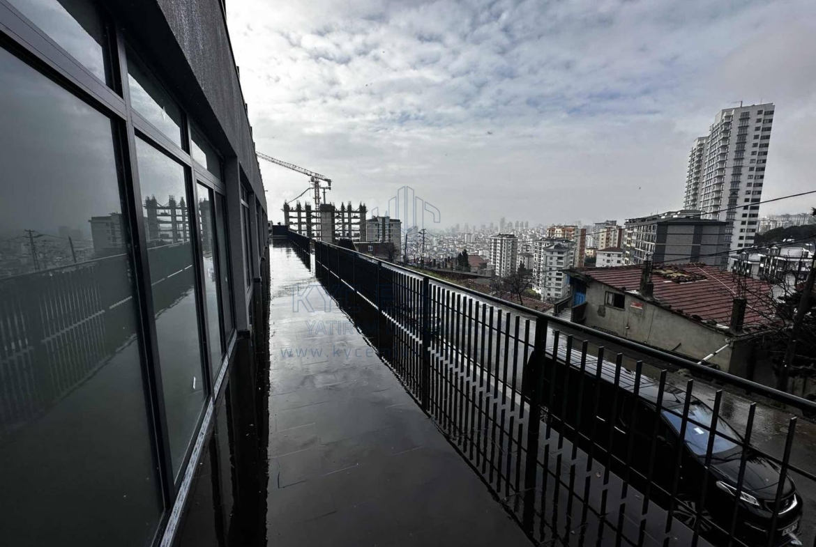 KYC’DEN KARTAL HÜRRİYET MAH.’DE SİTE ALTI GENİŞ KİRALIK DÜKKAN